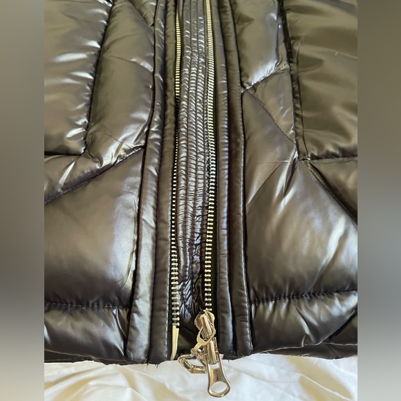 NEW!! Never worn winter jacket with detachable natural silver fox fur. - Picture 9 of 11